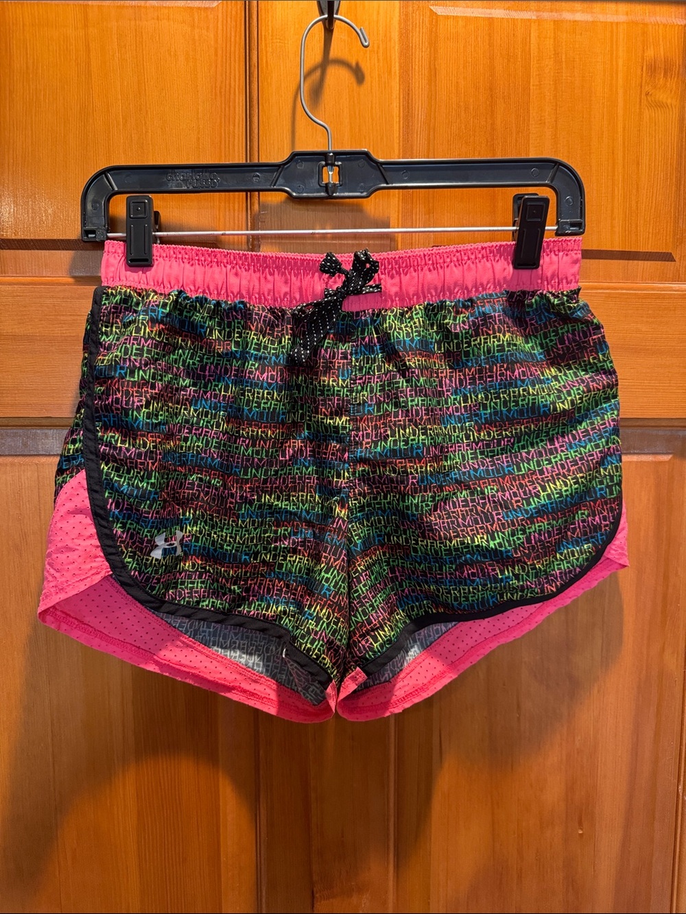 Under Armour Girls Fly-By Bright Pink Athletic Shorts Patterned Lining (YLG)